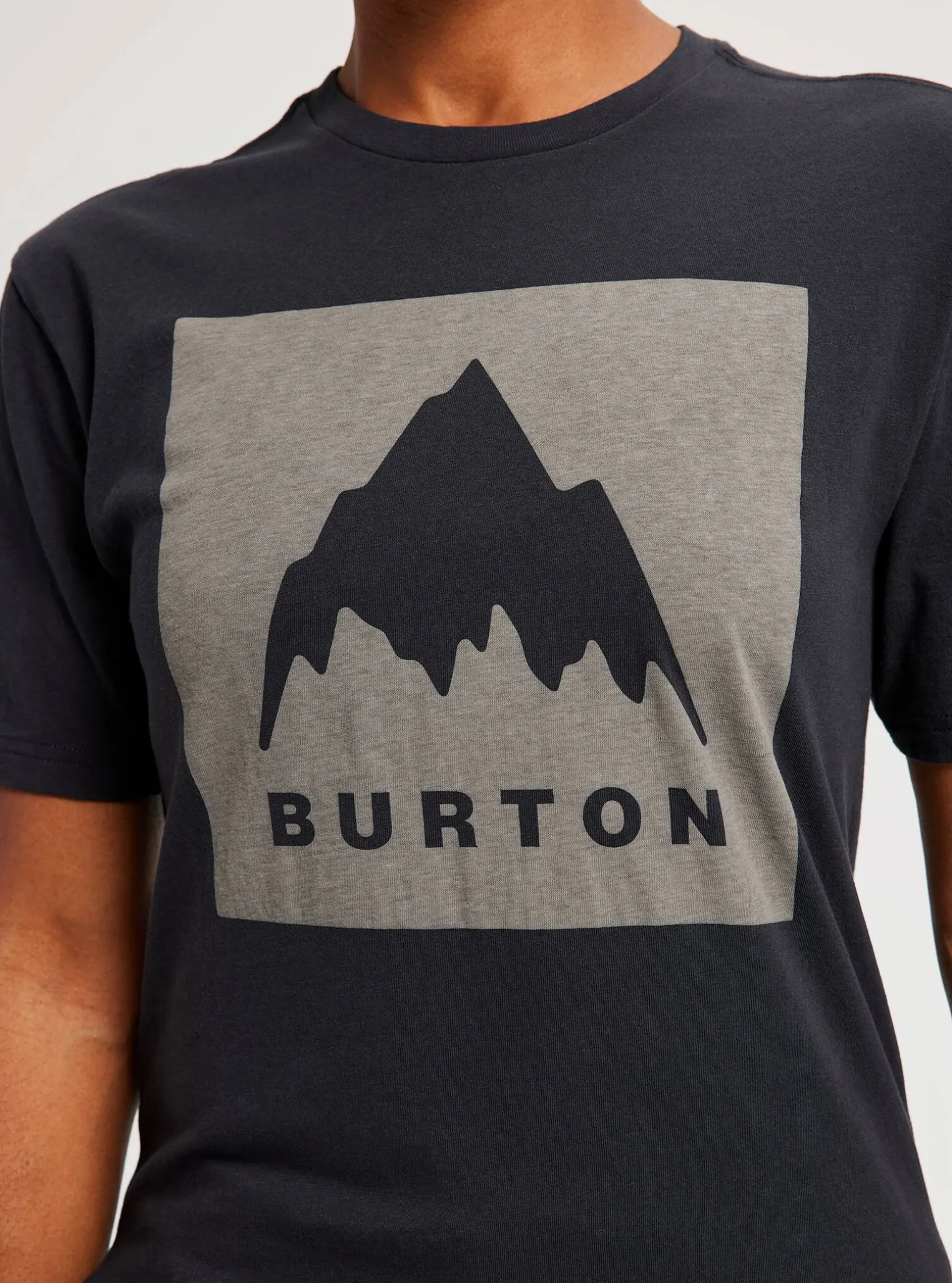 burton_classic_mountain_h_2-1.webp Burton Classic Mountain High Short Sleeve T-Shirt