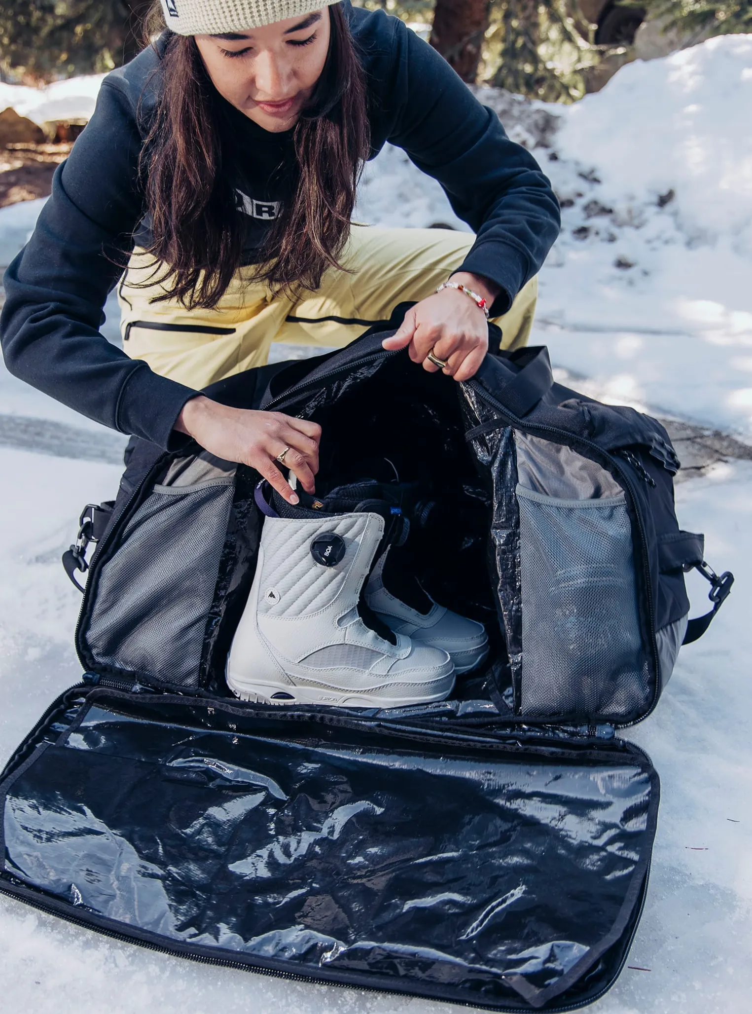 burton_flight_attendant_l_2.webp Burton Flight Attendant 90L Duffel Bag