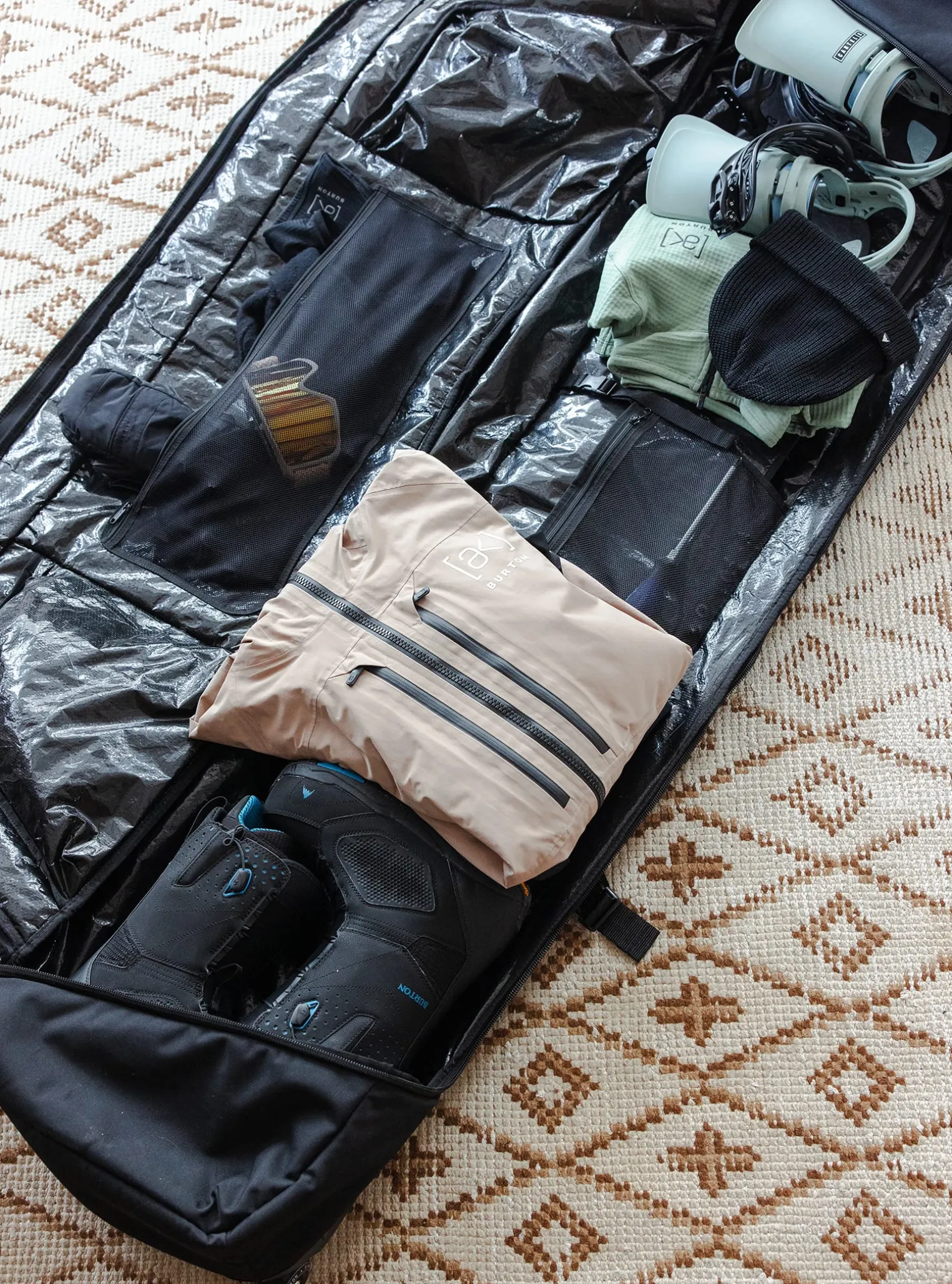 burton_wheelie_flight_att_8.webp Burton Wheelie Flight Attendant Snowboard Bag