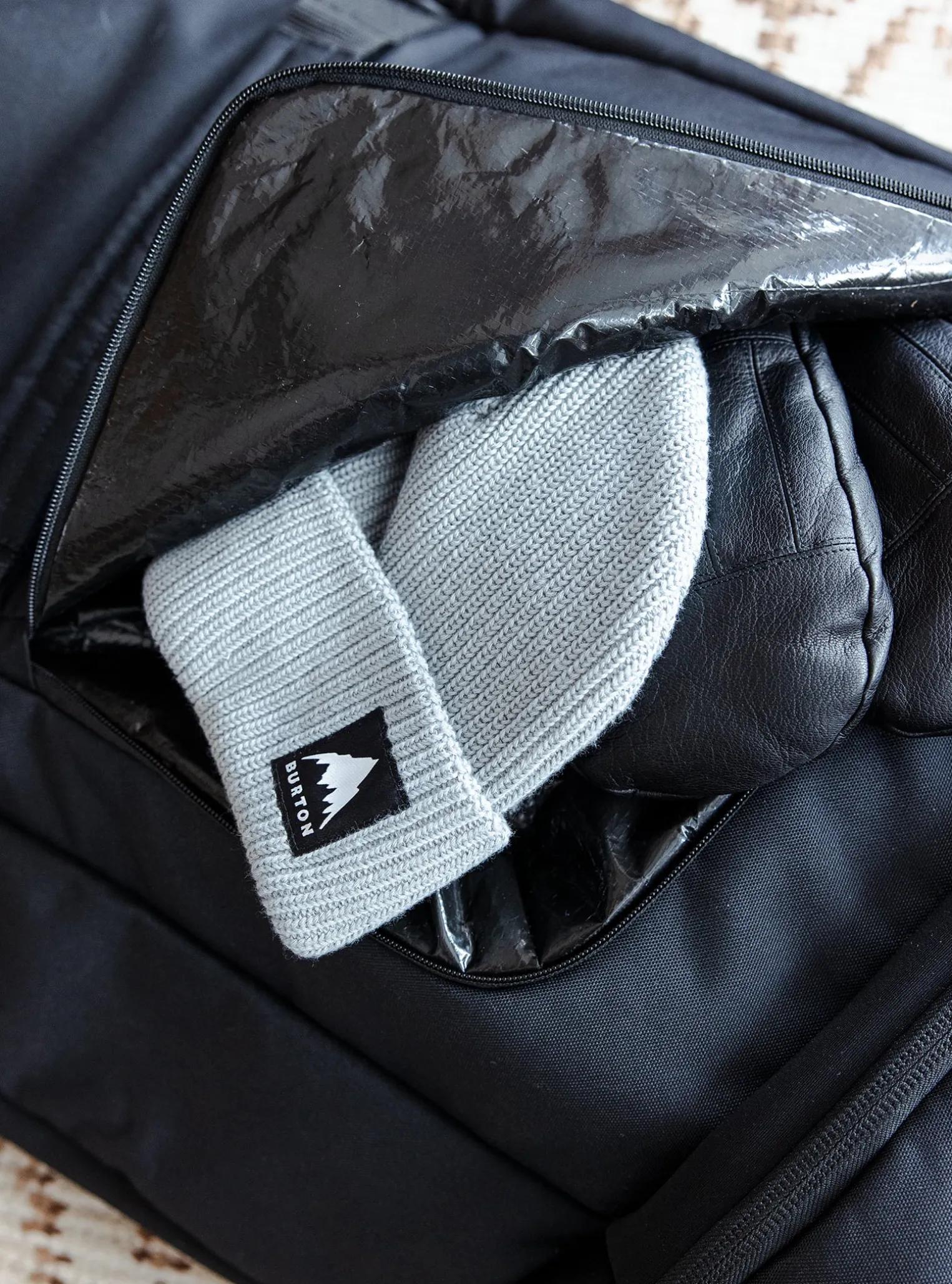 burton_wheelie_flight_att_9.webp Burton Wheelie Flight Attendant Snowboard Bag